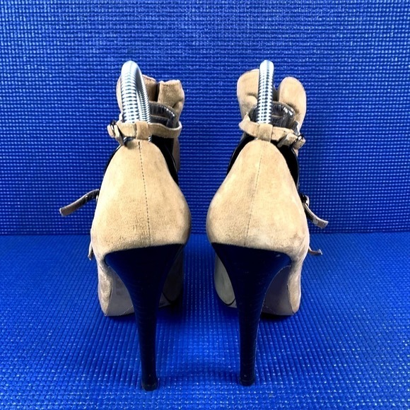VINCE CAMUTO VC-MARCIA Women`s Size 7B Tan Suede Leather Heels - Picture 4 of 9